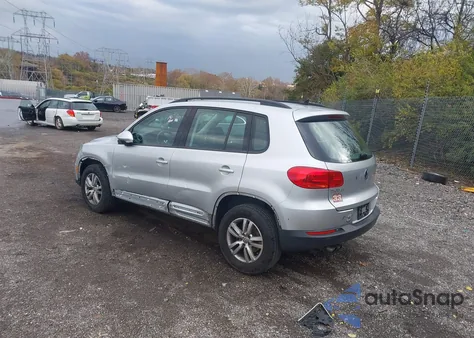 2017 Volkswagen Tiguan 2.0T/S z USA, uszkodzony, nr VIN WVGBV7AX8HK023830